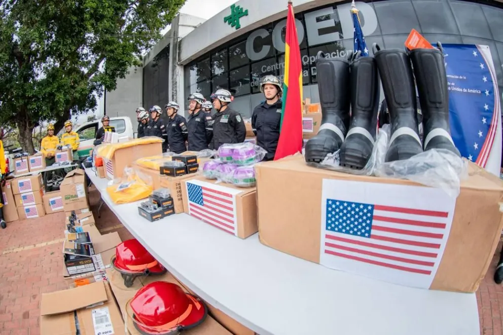 Los equipos para combatir los incendios que este jueves donó la embajada de EEUU a Santa Cruz. Fotos: Gobernación de Santa Cruz