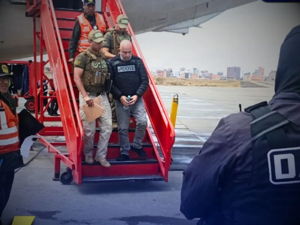 Murillo, tras arribar al aeropuerto de la ciudad de El Alto. Foto: BTV