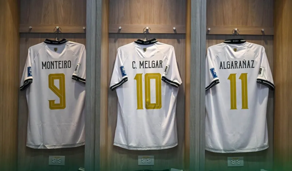 La camiseta de Melgar con el dorsal 10 en el vestuario. Foto: FBF.