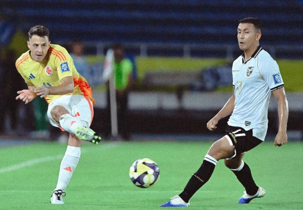 Roberto Carlos Fernández (der,) sale a la marca del colombiano Santiago Arias. Foto: Radio Colombia