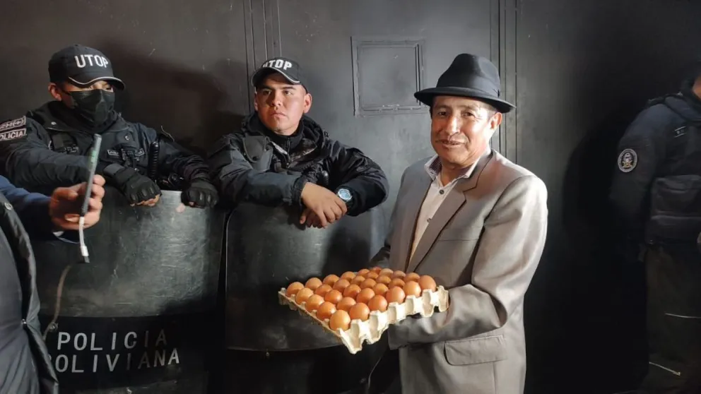 Quispe llegó a dependencias de la Felcc, la noche de este jueves. Foto: Radio Laser 