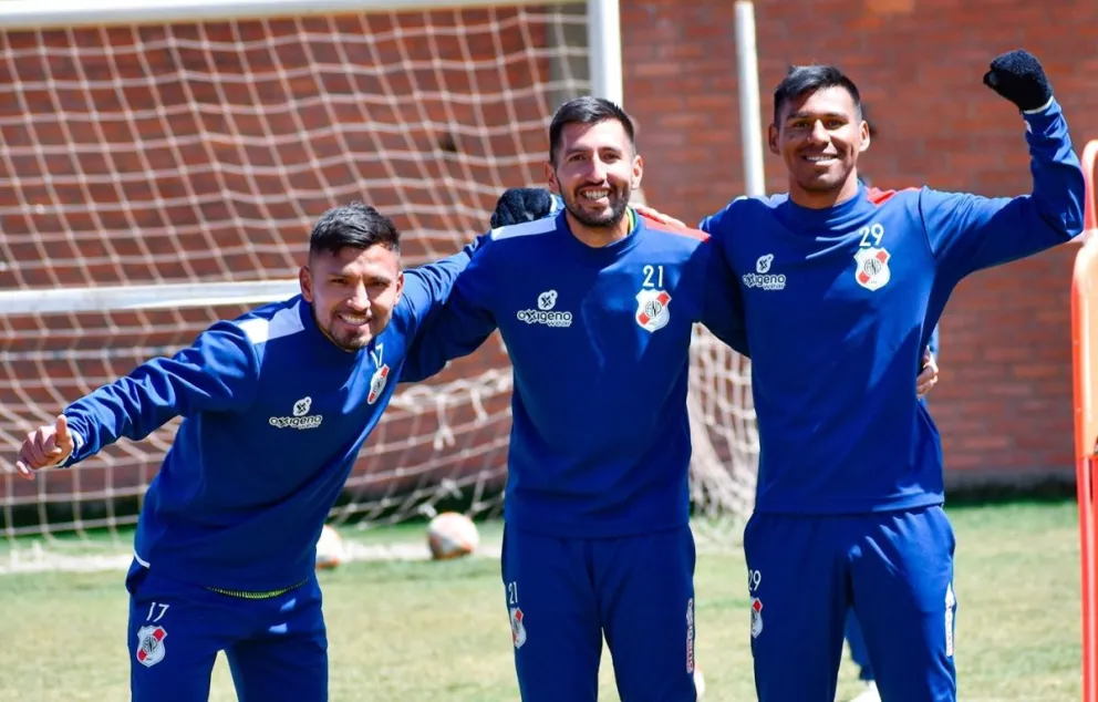 Saulo Guerra, Óscar Baldomar y Willan Álvarez, jugadores de Nacional Potosí. Foto: Club Nacional Potosí