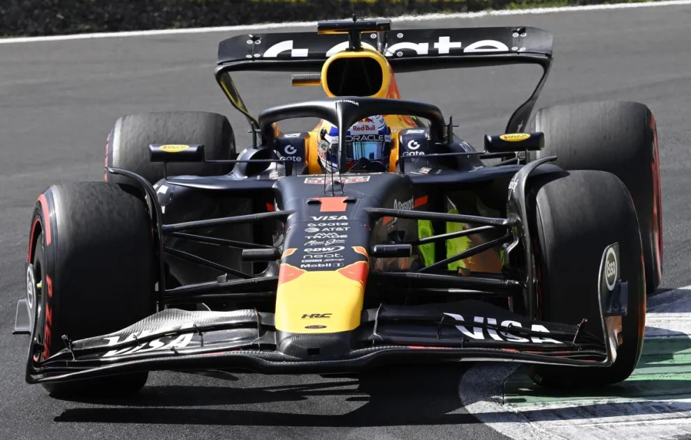 Verstappen durante las vueltas de clasificación en Monza. Foto: EFE.