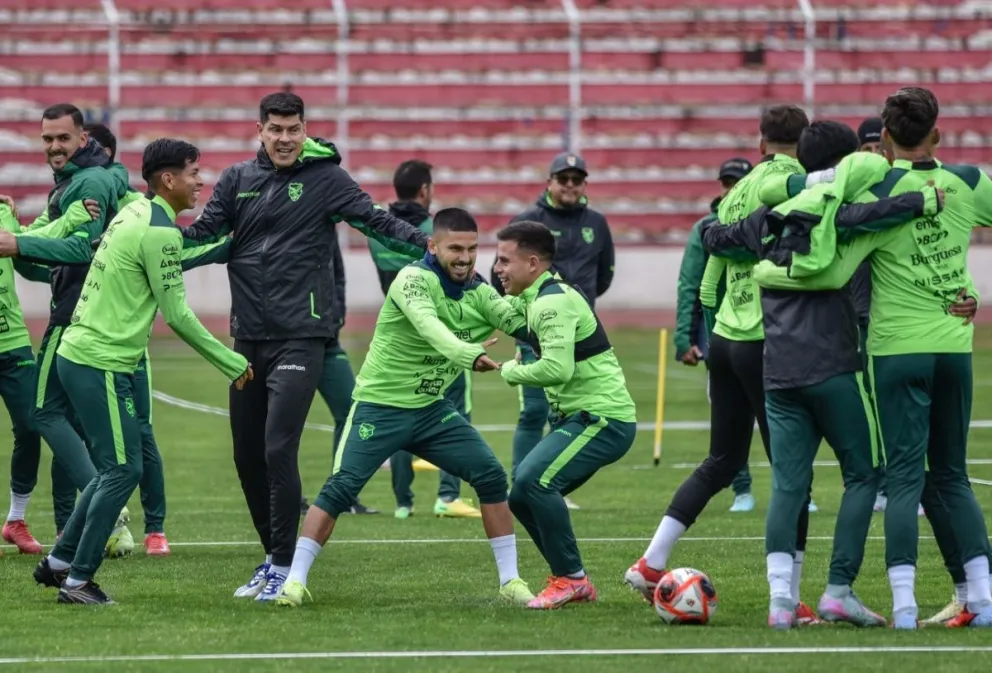 Los jugadores de la Selección durante el entrenamiento en el Siles. Foto: Agencia Marka Registrada.
