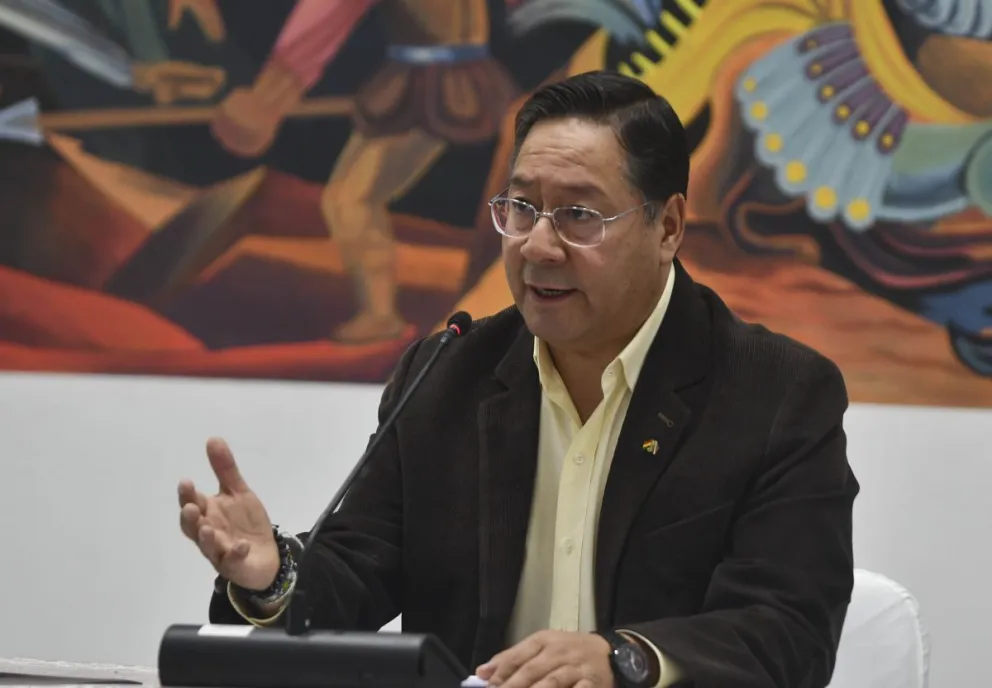 El presidente Arce, en un anterior contacto con la prensa. Foto: APG