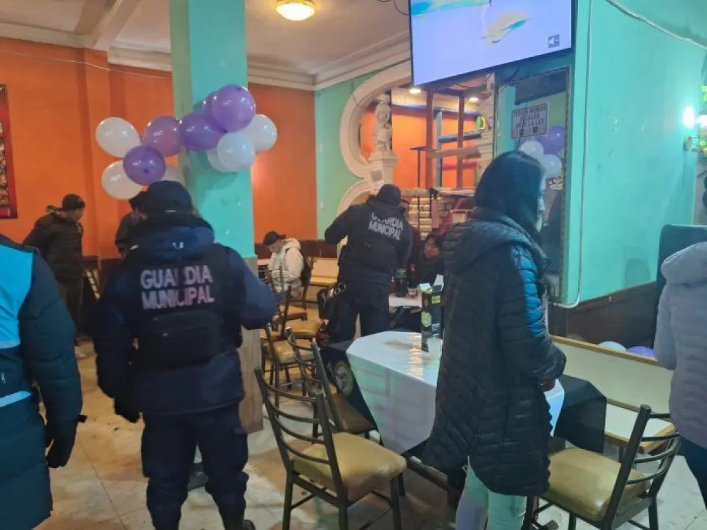 Uno de los locales que fue intervenido pasada la medianoche. Foto: AMUN / SMMSC