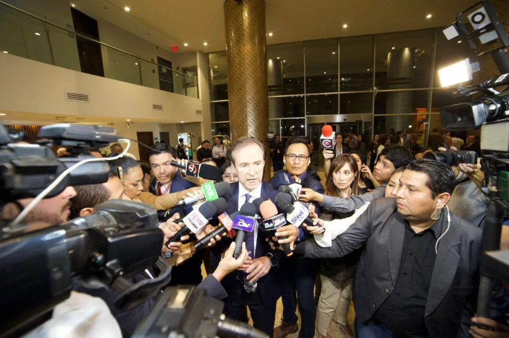 El candidato a la pesidencia Jorge Quiroga es entrevistado. Foto: Facebook Jorge Quiroga