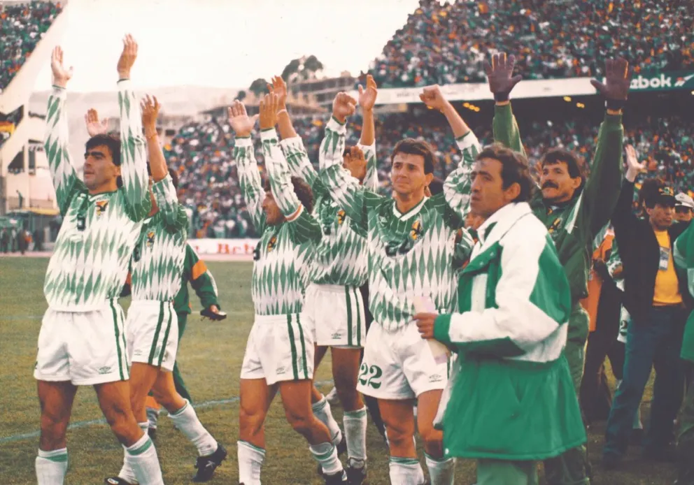 Los jugadores de la verde de 1993 celebran luego del triunfo antes Brasil. Foto: ARV (+)