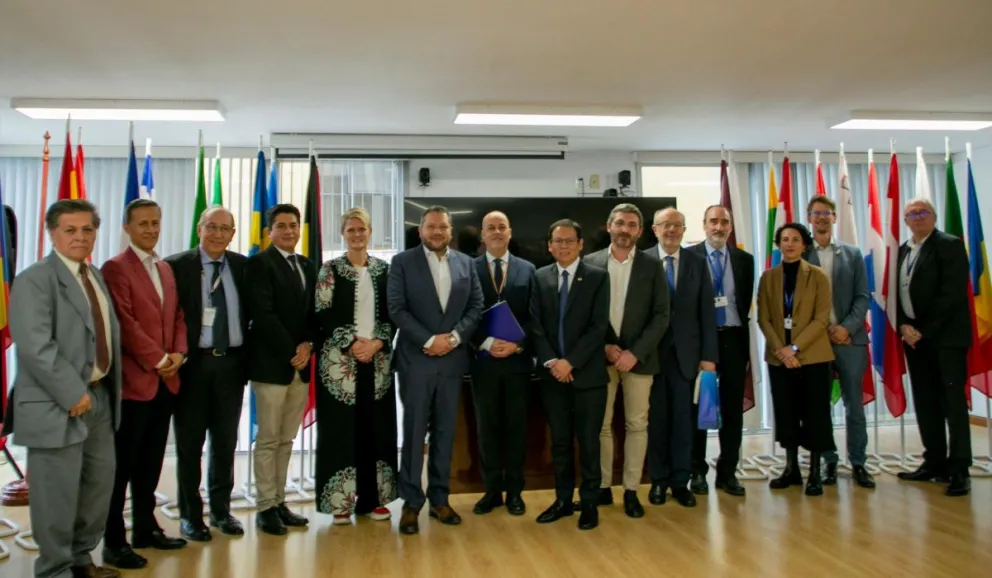 Autoridades del Gobierno de Bolivia y representantes de la Unión Europea. FOTO: MHE.
