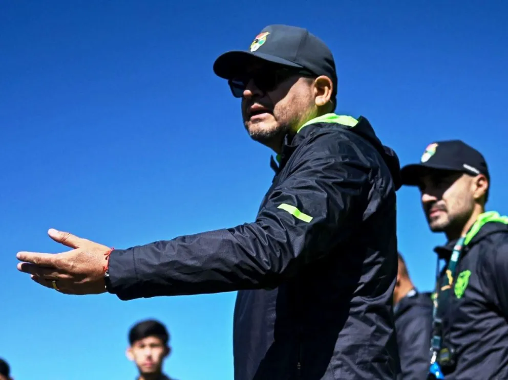 Villegas en una charla con sus jugadores. Foto: FBF