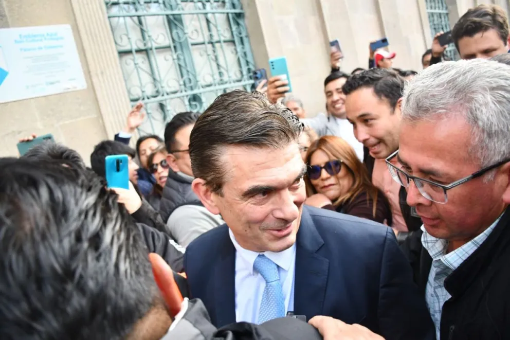 El candidato Rodrigo Paz, que promete legalizar los "chutos". Foto: APG