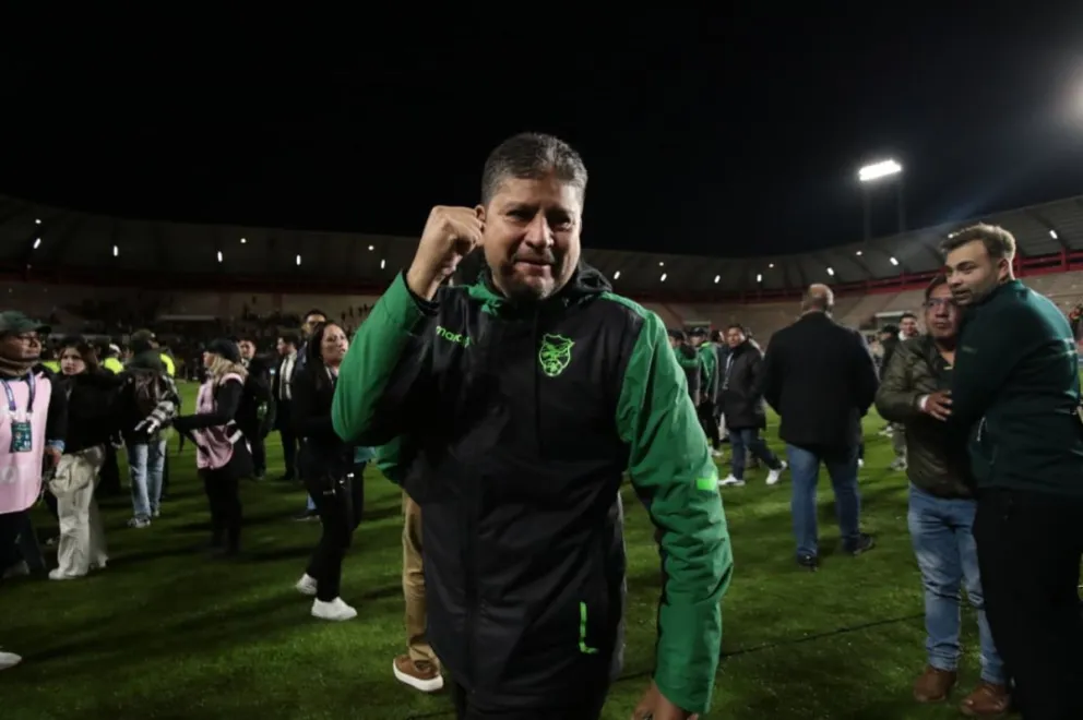 Villegas celebra el pase al repechaje tras el partido en El Alto. Foto: Agencia Marka Registrada.