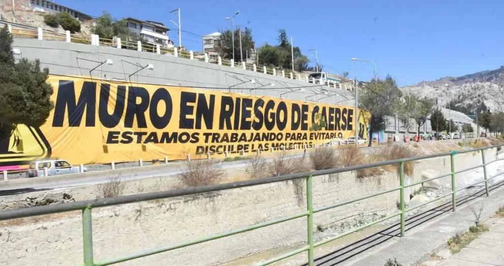 El gigante cartel que cuestionan los vecinos. Foto: El Diario
