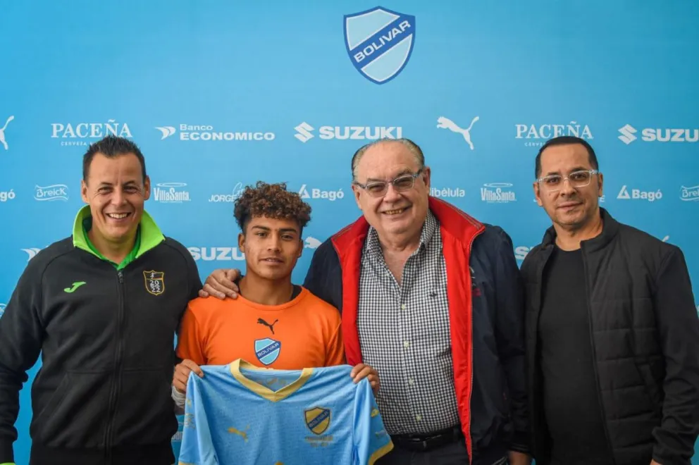 Molá (izq.), Velásquez y Chaparro, tras la renovación de contrato. Foto: Jordi Molá.