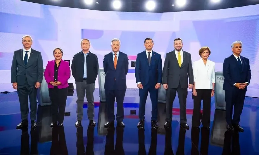 Los candidatos a la Presidencia de Chile: José Antonio Kast, Jeannette Jara, Eduardo Artés, Harold Mayne-Nicholls, Franco Parisi, Johannes Kaiser, Evelyn Matthei, y Marco Enríquez-Ominami. Foto: EFE
