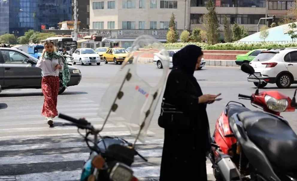 Mujeres iraníes caminan por una calle en Teherán, Irán. Foto: EFE