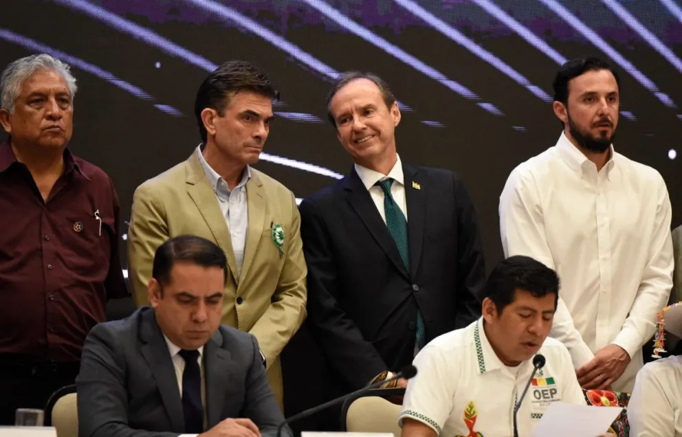 El encuentro tuvo lugar en un hotel de Santa Cruz por poco más de dos horas. Foto: APG