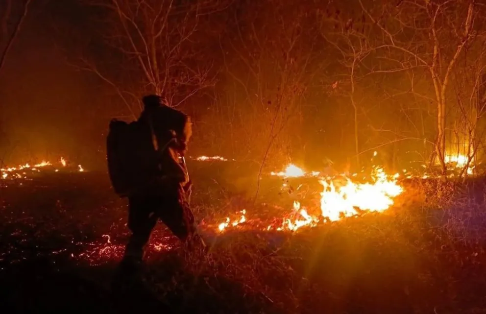 Un incendio en la comunidad de Candelaria, en la localidad de Carmen Rivero Torrez. Foto: Gobernación de Santa Cruz