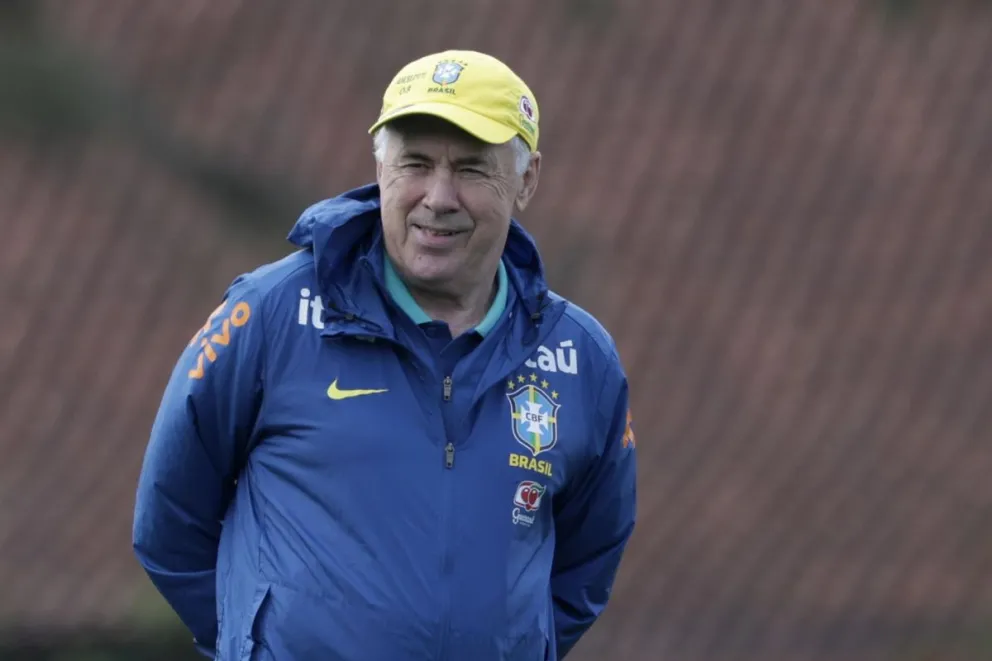 Ancelotti durante una anterior práctica con Brasil. Foto: EFE.