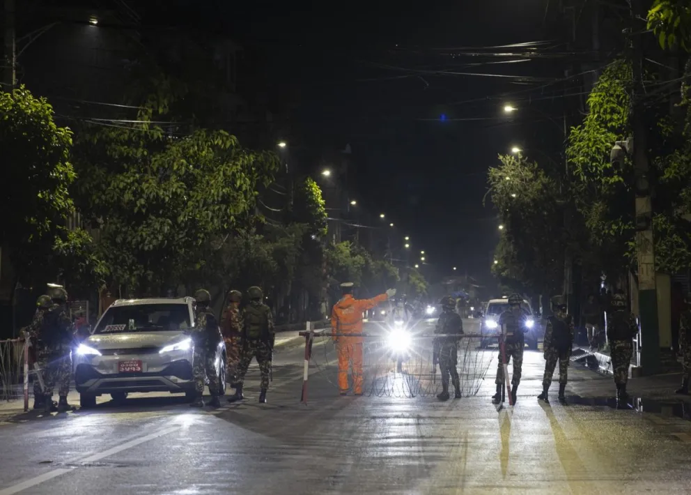 Soldados nepalíes montan guardia cerca del Palacio Presidencial en Kathmandu, Nepal, 12 de septiembre de 2025. Foto: EFE