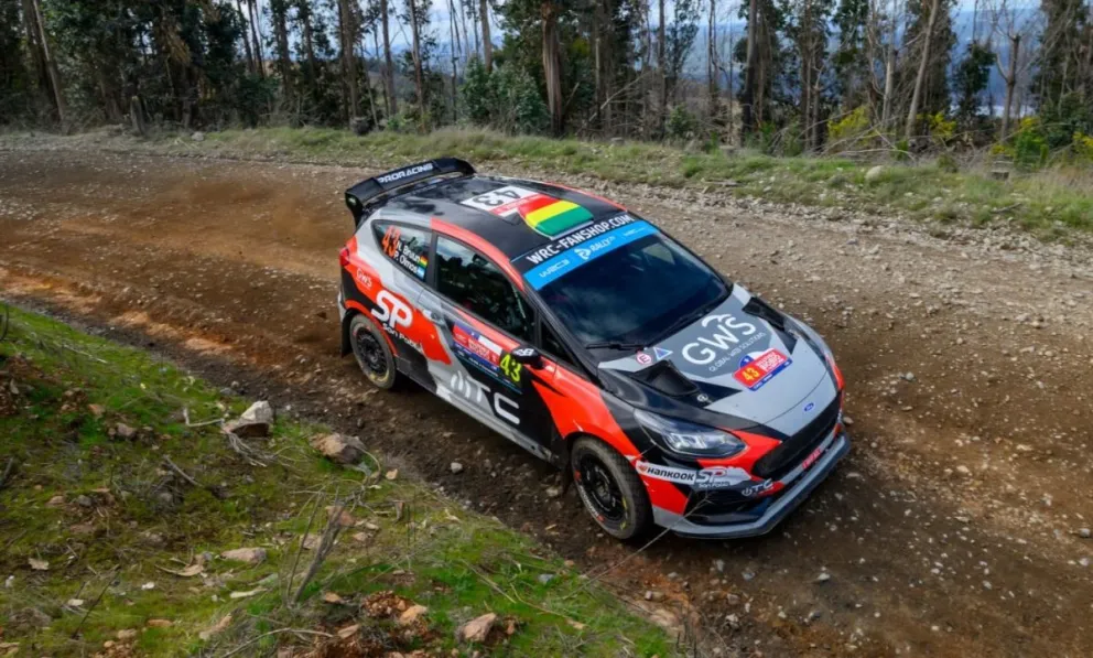 El piloto boliviano Nataniel Bruun conduce su vehículo en la tercera etapa del Rally de Chile. Foto: Prensa Bruun