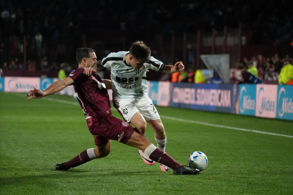 Incidencia del partido entre Lanús, que ganó la serie, y Central Córdoba por los octavos de final. Foto: Conmebol