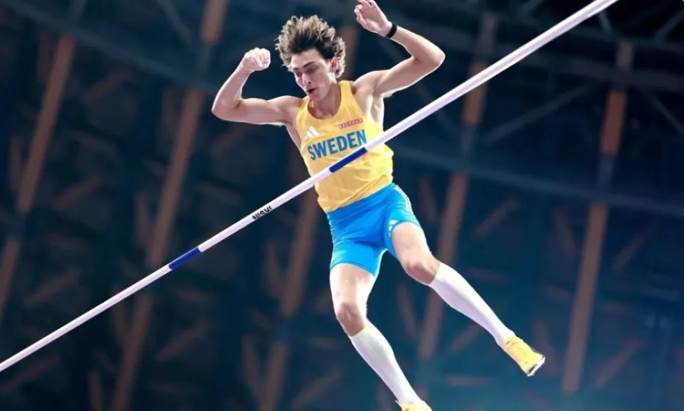 Duplantis durante su prueba en el Mundial. Foto: EFE.