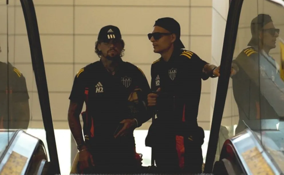 Jugadores del Atlético Mineiro en el aeropuerto Tancredo Neves de Belo Horizonte antes de viajar a Santa Cruz. Foto: CAM