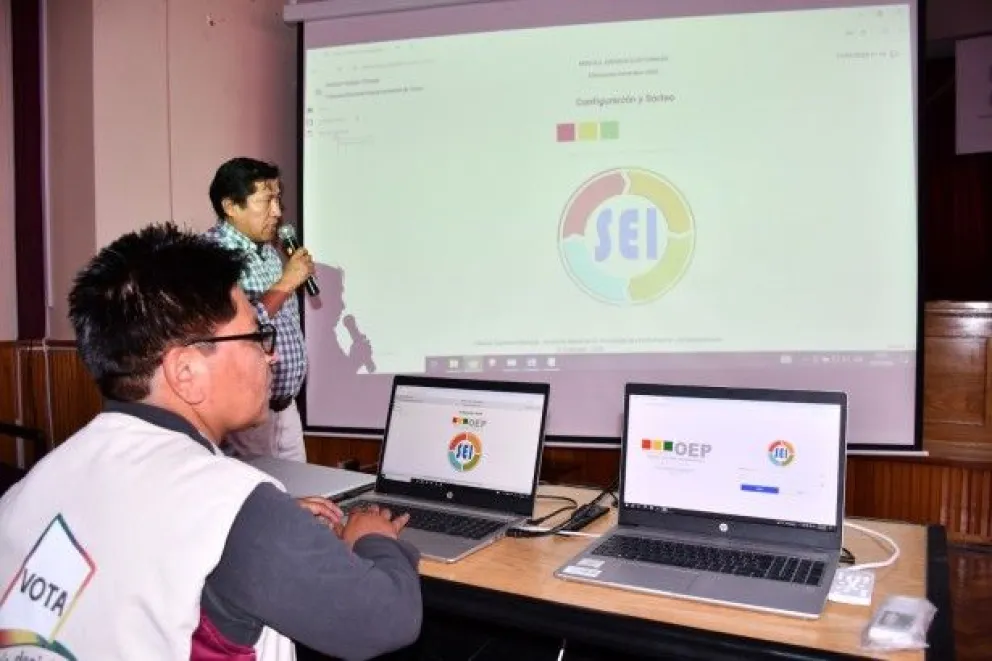 Sorteo público de jurados electorales en Oruro para la elección del 17 de agosto. FOTO: TSE