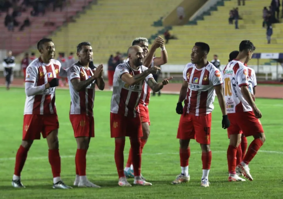 El festejo de los jugadores de Independiente que también reclamaron el pago de sus salarios. Foto: Agencia Marka Registrada