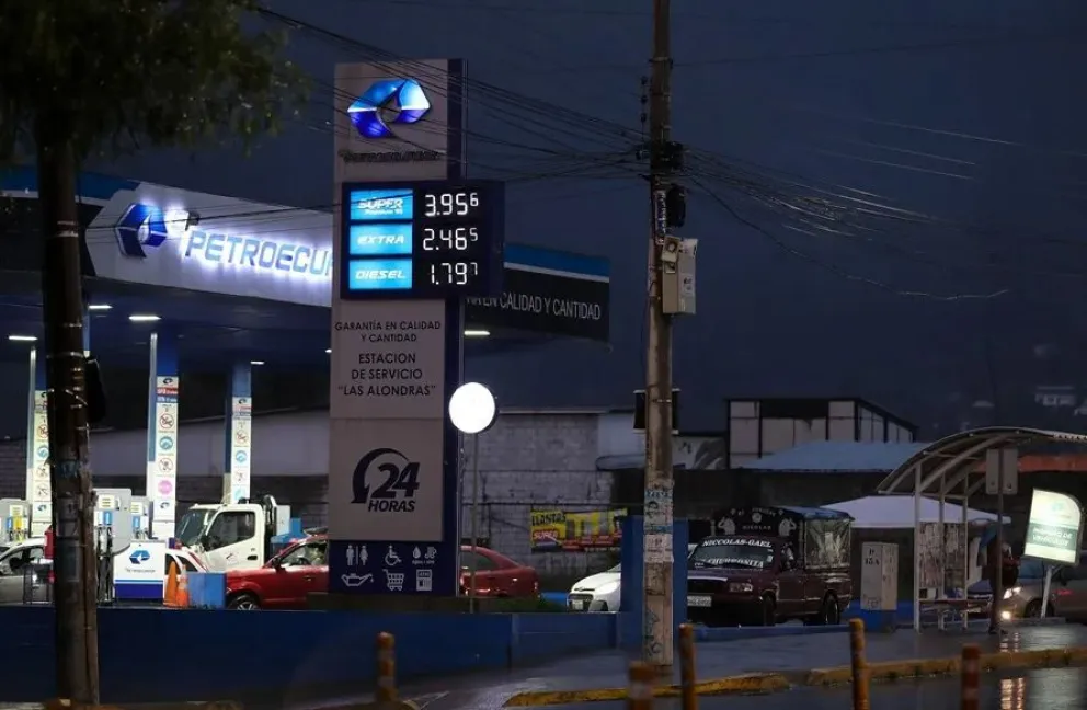 Una estación de combustible de Quito. Foto: EFE