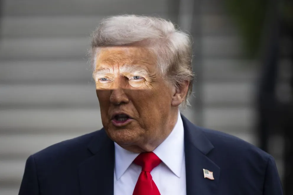 El presidente estadounidense, Donald Trump, habla con la prensa al salir de la Casa Blanca para una visita de Estado de tres días al Reino Unido en Washington, D.C. Foto: EFE