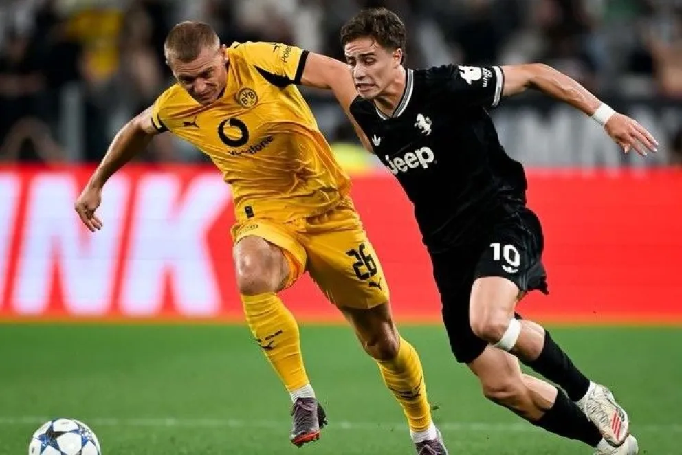 Una incidencia del encuentro que terminó con ocho goles. Foto: CJ