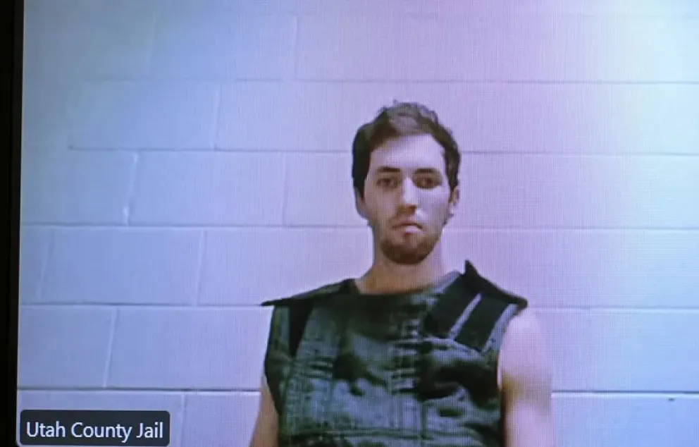 Tyler Robinson compareció por primera vez ante la corte por videollamada, en el Tribunal del Cuarto Distrito Judicial, en Provo, Utah. Foto: EFE