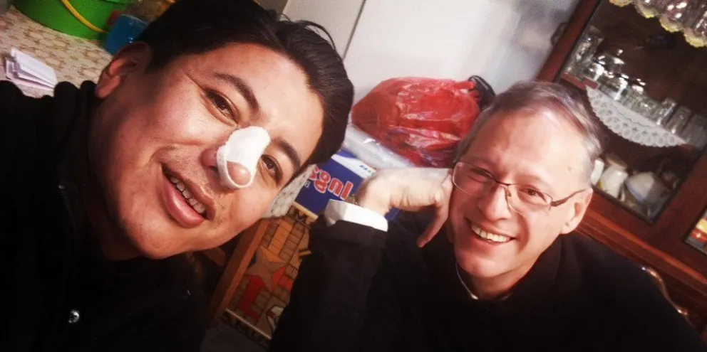 Marco Pumari con Jaime Dunn en su domicilio, en una imagen que compartió el exlíder cívico en sus redes.