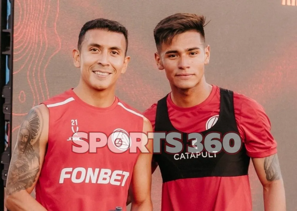 Rocha (der.) con Fernández, en el entrenamiento con el club ruso. Foto: Akron Tolyatti.