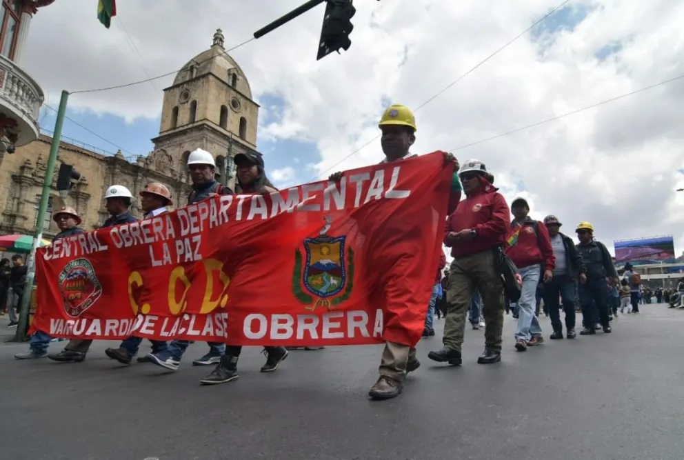 La marcha de los mineros ayer en La Paz. Foto: APG