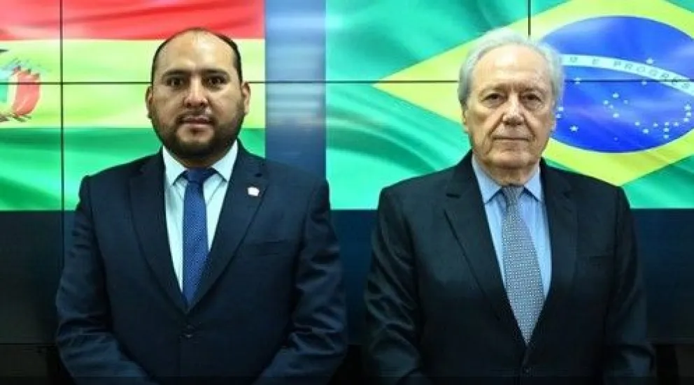 El ministro de Gobierno de Bolivia, Roberto Ríos, y el ministro de Justicia y Seguridad Pública de Brasil, Ricardo Lewandowski. Foto: ABI