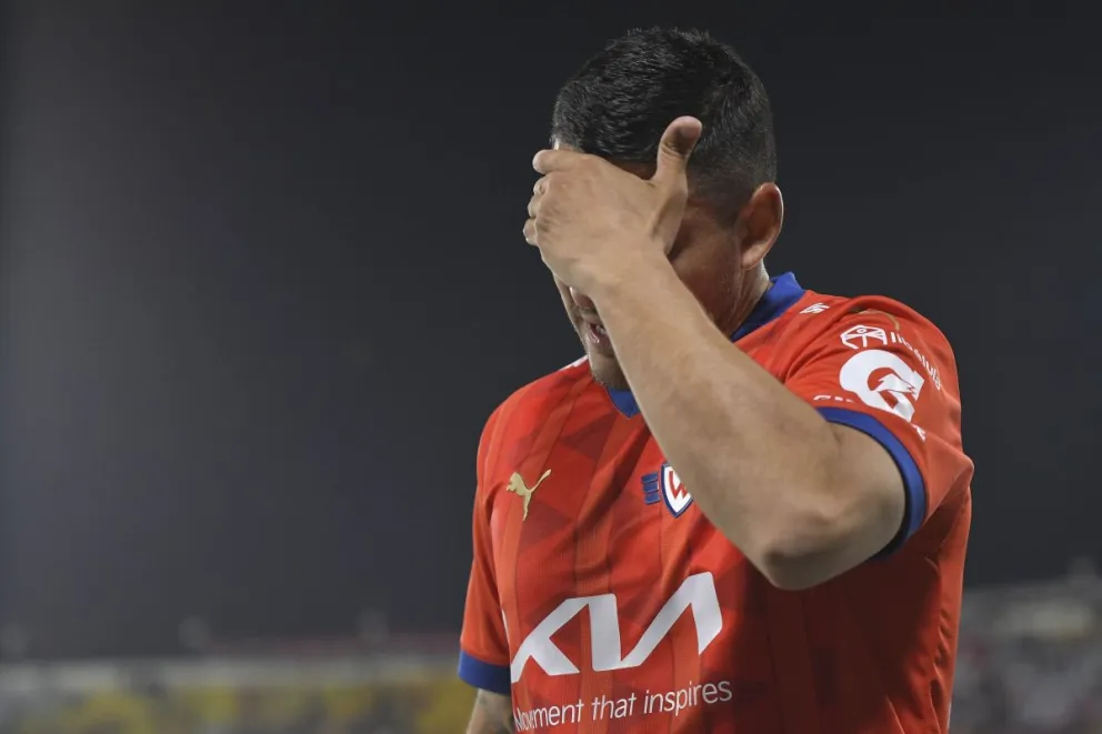 El desconsuelo de Cristian Chávez luego de la última derrota. Foto: APG