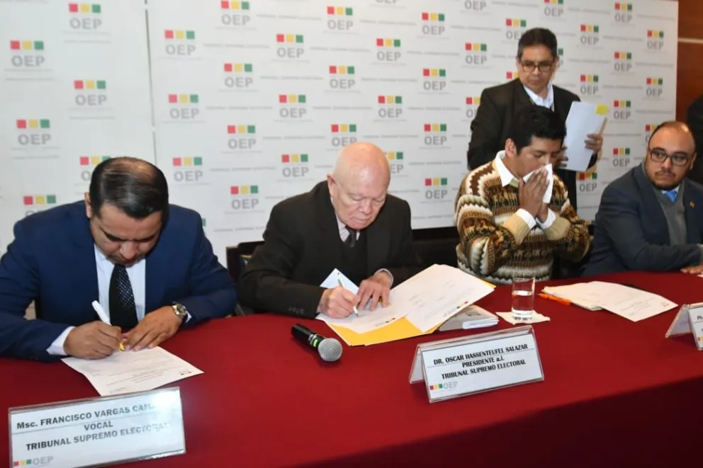El presidente del TSE, Oscar Hassenteufel, este viernes durante el sorteo de jurados electorales. Foto: APG