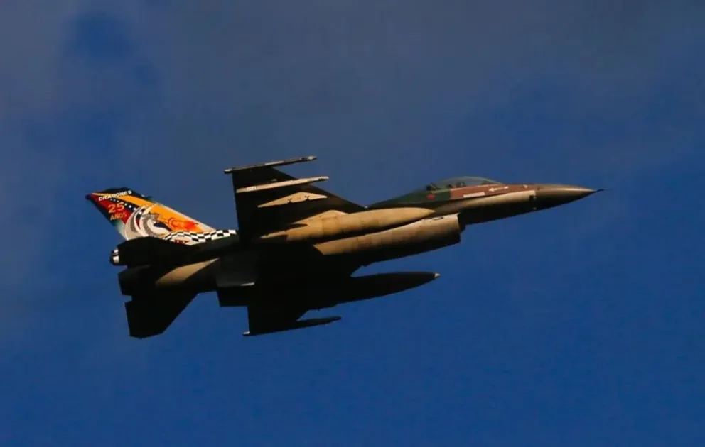 Un avión caza F-16 de la Fuerza Aérea de Venezuela en una imagen de archivo. Foto: EFE