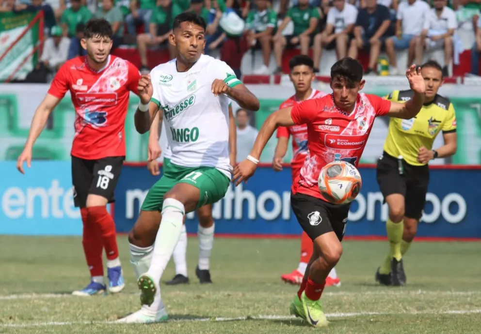 Incidencia del partido que jugar en Montero los equipos de Oriente Petrolero y Nacional Potosí. Foto: Agencia Marka Registrada