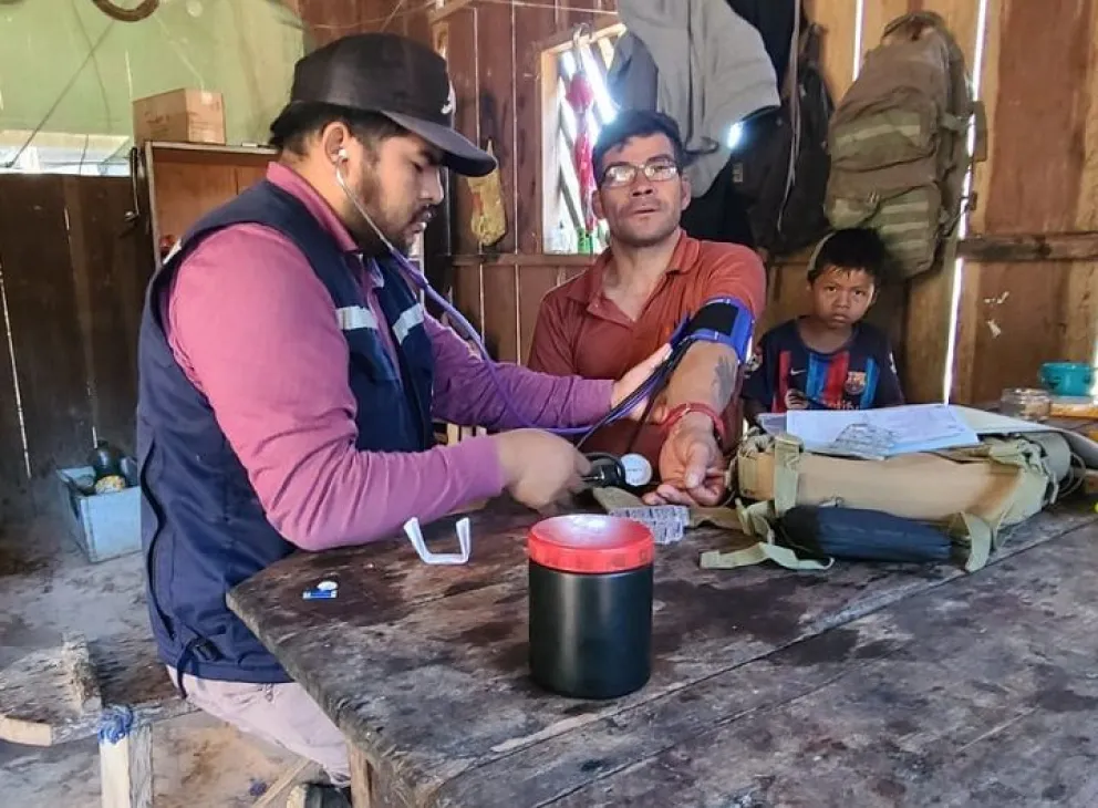 El trabajo de los médicos Safci, en su visita domiciliaria. Foto: Ministerio de Salud
