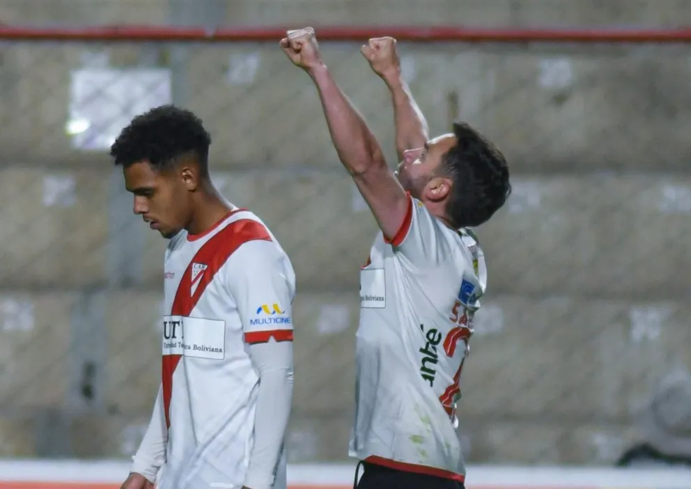 Fernando Saucedo (der.) festeja el primer gol de Always Ready. Foto: club Always Ready