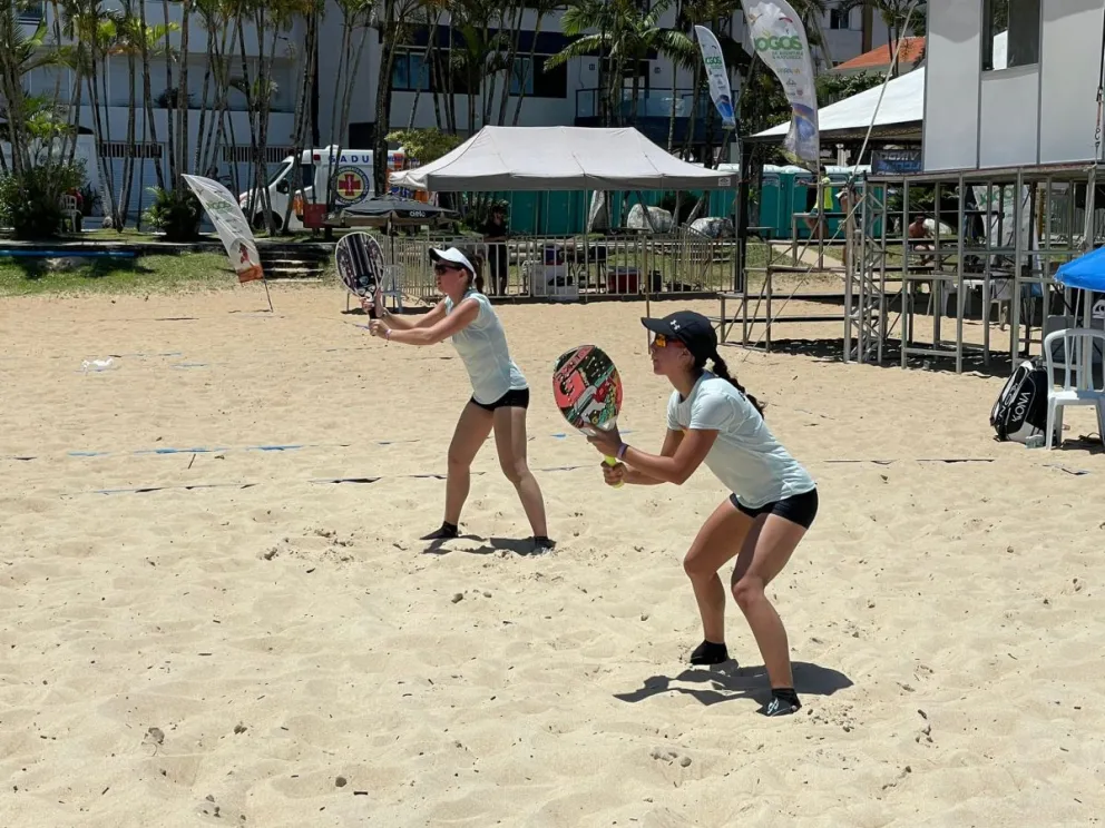 Dos tenistas nacionales en un partido anterior. Foto: Patricia Cortes.
