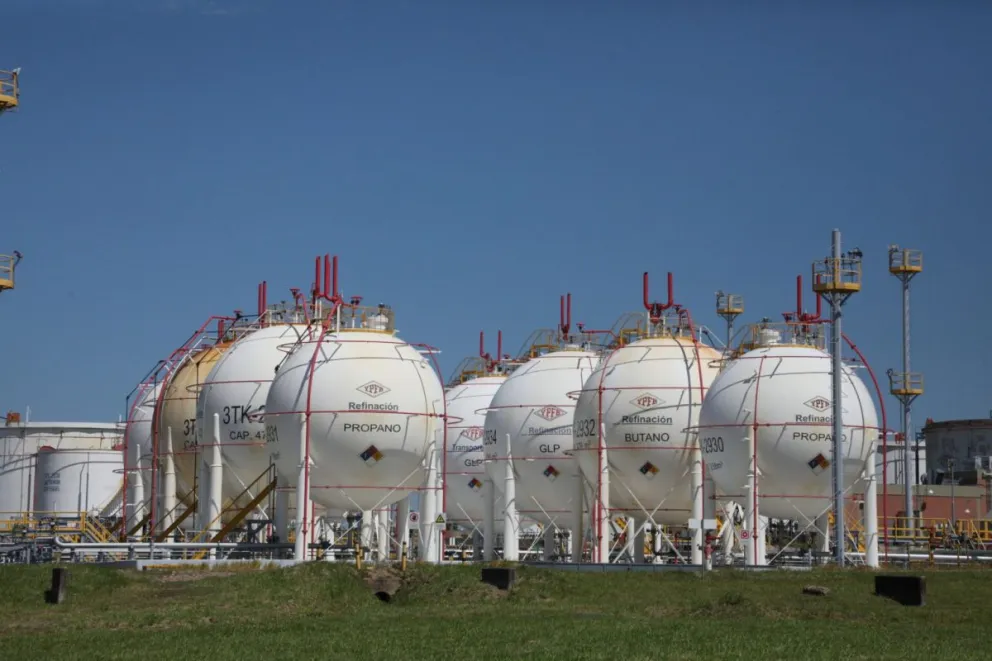 Los ingresos del IDH caen drásticamente por la declinación en la producción de hidrocarburos. Foto: MHE