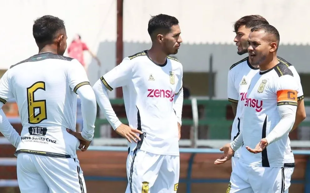 JUgadores de la Nueva Santa Cruz que esperaron el sábado a Chocorosi. Foto: CNS