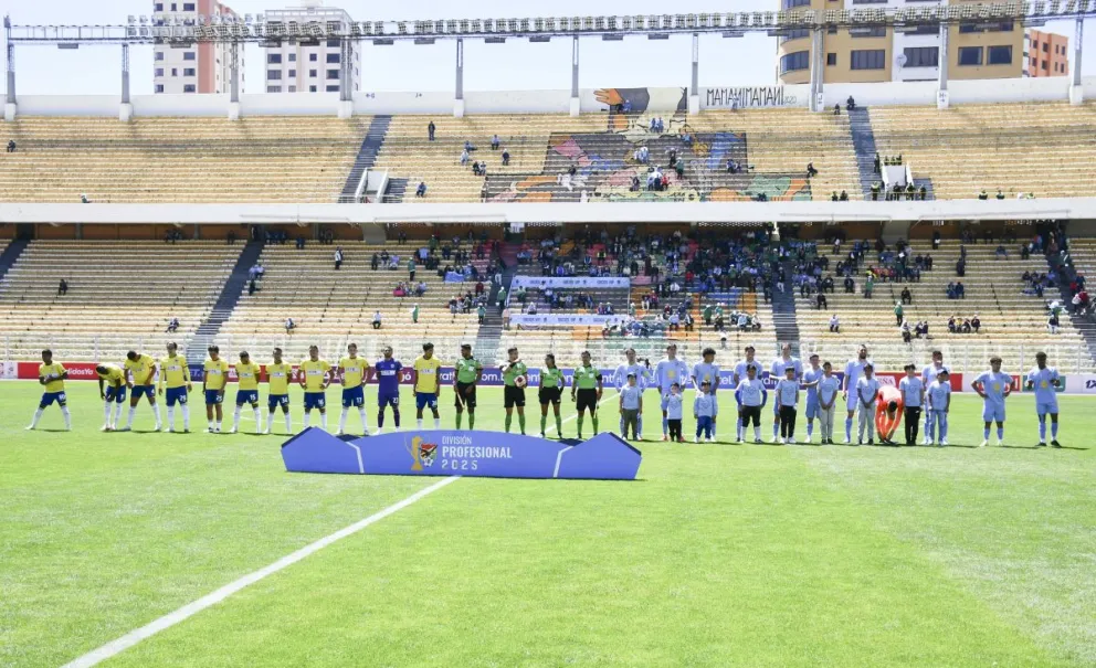 La previa al partido entre ABB y Bolívar en el Siles. Foto: APG.
