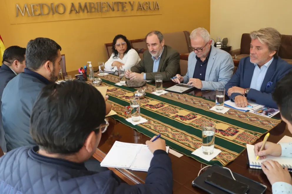 La reunión de las autoridades del Gobierno con personal de la UE. Foto: MMYA