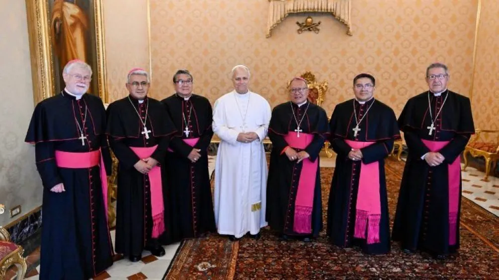 El papa León XIV con los obispos de Bolivia. Foto: Vatican News
